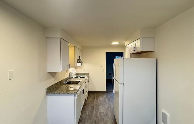 2 beds, 1 bath, 850 sqft, $1,295, Unit 523-01-16