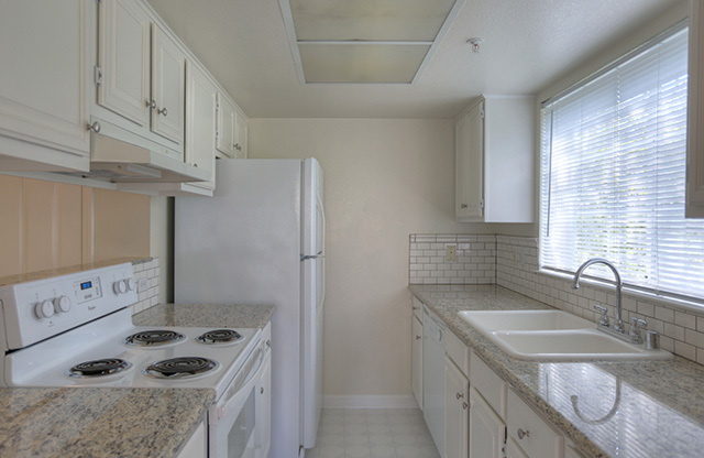 2 beds, 2 baths, $2,795