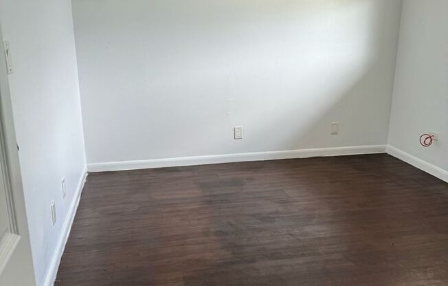 2 beds, 1 bath, $1,800, Unit # 1