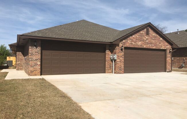 Perfect 3Bed 2Bath 2 Car Garage Downtown Edmond