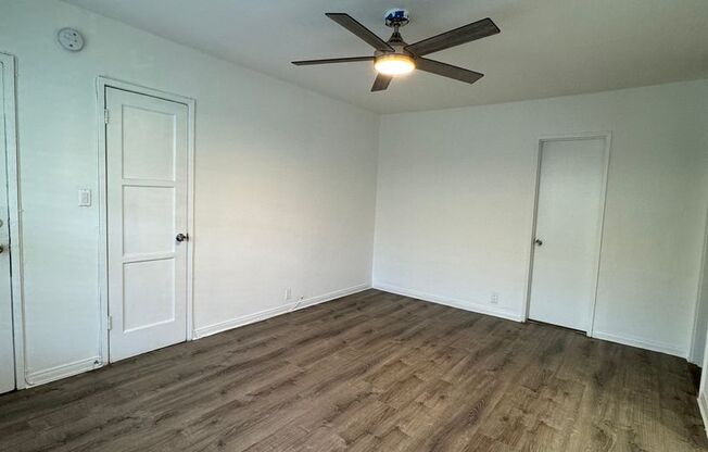 Studio, 1 bath, 300 sqft, $1,250, Unit 18