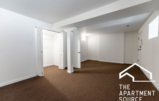 HUGE 4BR/2BA Duplex Close to Blue Line