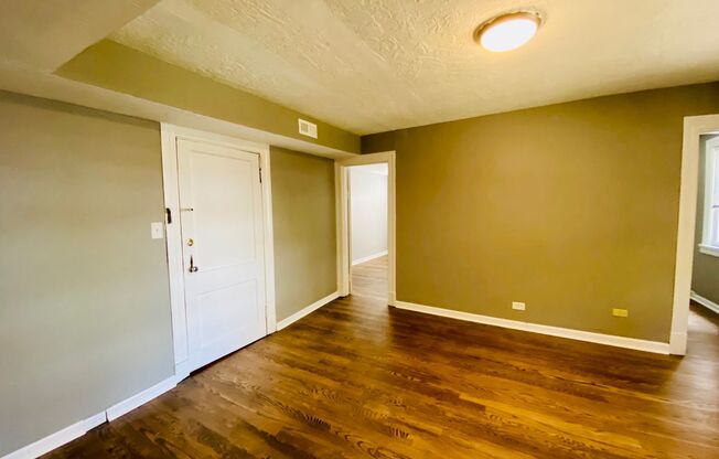 2 beds, 1 bath, $1,495, Unit Apt. 04