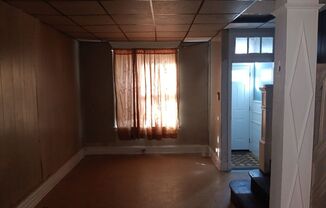 3 beds, 1 bath, $1,000