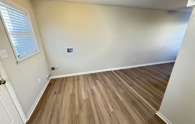 1 bed, 1 bath, 615 sqft, $1,050, Unit 821 Oakwood Villa