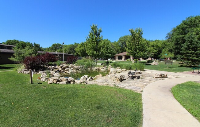 2 beds, 1 bath, 799 sqft, $1,045