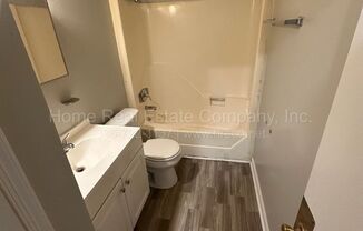 2 beds, 1 bath, $895, Unit F