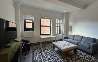 2150 N Lincoln Park W