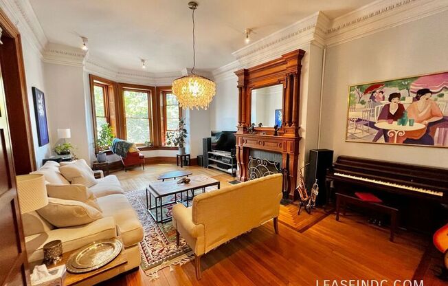 7 LOGAN CIR NW