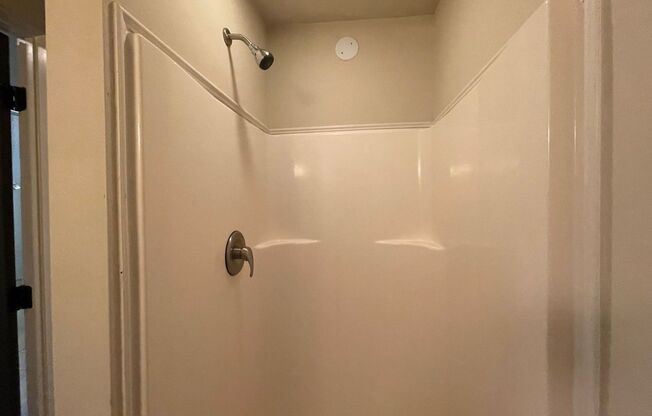 Studio, 1 bath, 700 sqft, $1,200, Unit B6