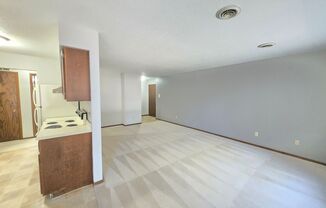 1 bed, 1.5 baths, $750, Unit 07