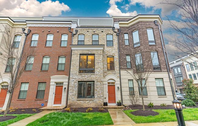 Beautiful Luxury 4 Level Townhome in National Harbor!