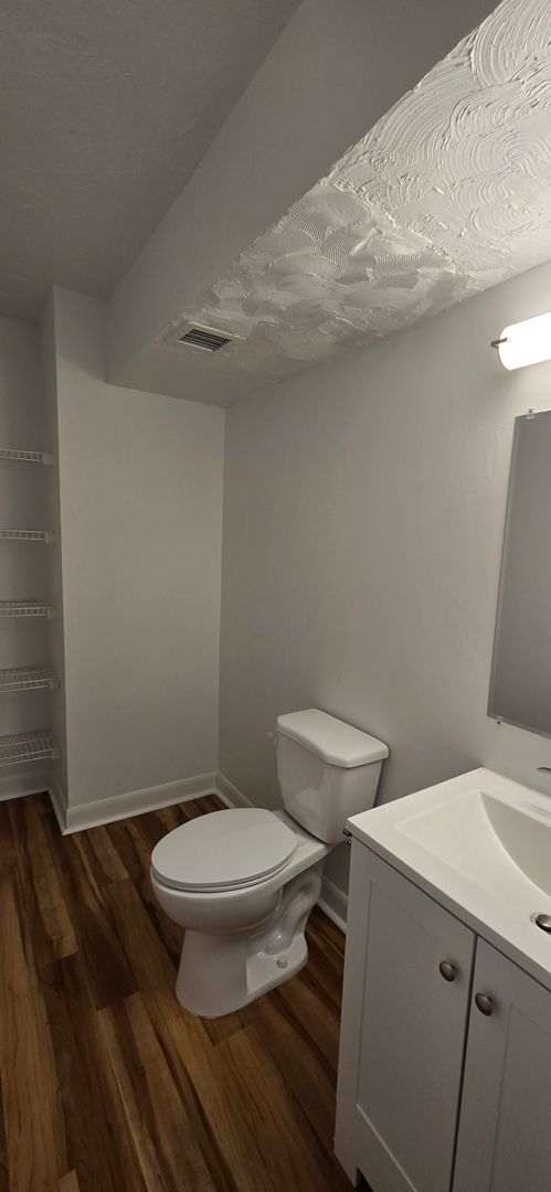 2 beds, 1.5 baths, 1,145 sqft, $1,300, Unit 55-8B10