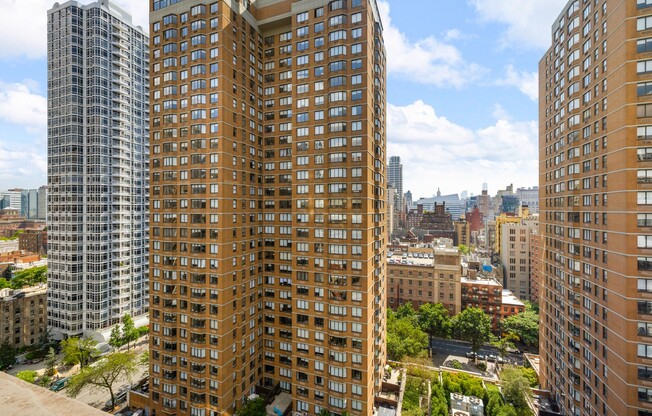 1 bed, 1.5 baths, $5,200, Unit PHG