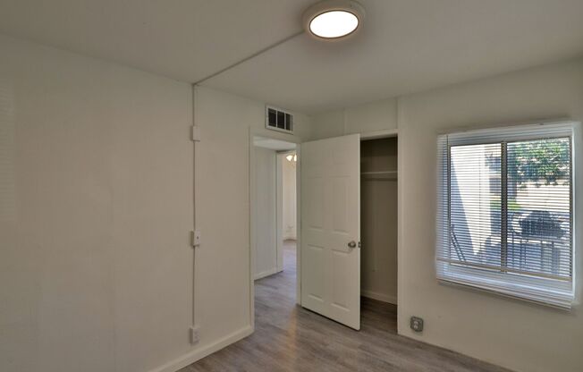 102 E. Hatcher Rd. (CB)