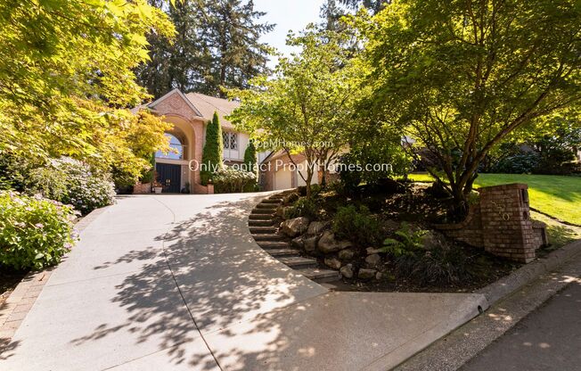 Charming Lake Oswego Home with Luxurious Amenities and Ample Space!