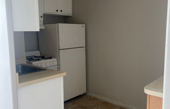 Studio, 1 bath, 400 sqft, $1,200, Unit 702