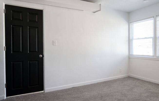 2 beds, 1 bath, $800, Unit MHH-15C