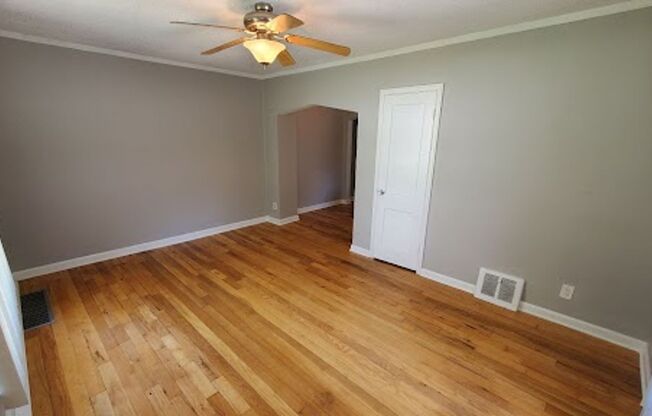 Great two bedroom duplex on Urbandale Avenue!