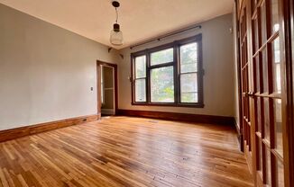 3 beds, 1 bath, 1,000 sqft, $2,400, Unit #1