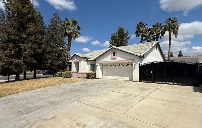 Spacious 4-Bedroom Home in Southwest Bakersfield