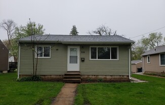 2 beds, 1 bath, $900