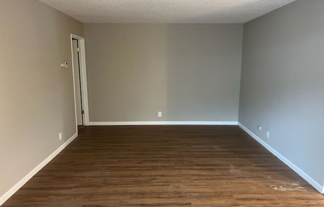 3 beds, 2 baths, 1,300 sqft, $3,550, Unit 2040 towne & country