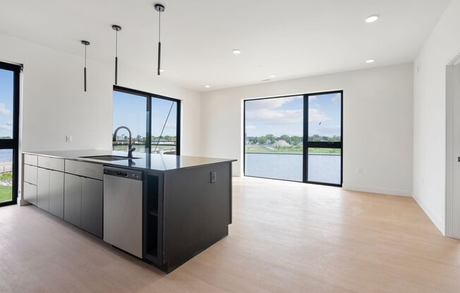 2 beds, 2 baths, 966 sqft, $2,450, Unit 321