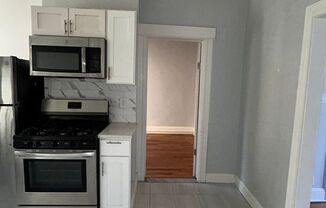 2 beds, 1 bath, $2,200, Unit 01