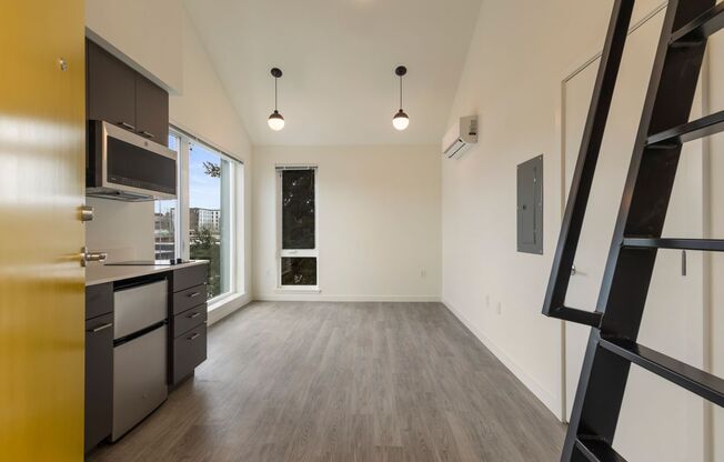 Studio, 1 bath, 346 sqft, $1,345, Unit 401