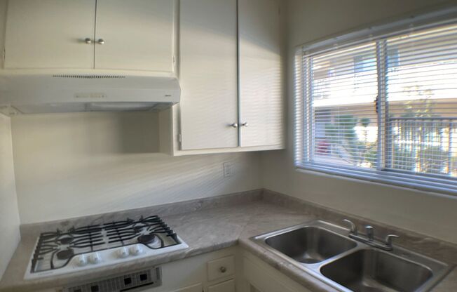 1 bed, 1 bath, $1,595, Unit #D