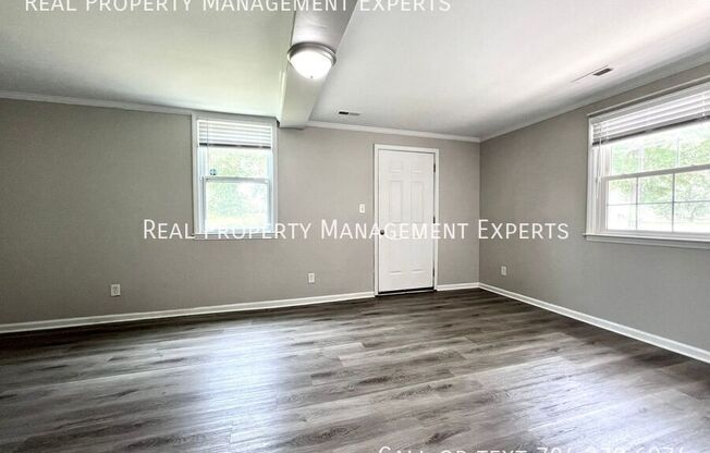 1239 LOG CABIN RD
