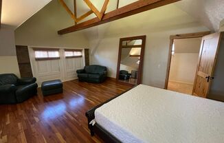 1 bed, 1 bath, 2,000 sqft, $2,095, Unit 9