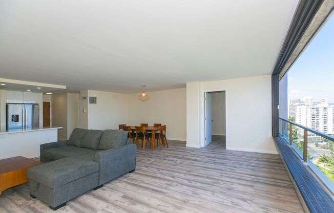 Canterbury Place - Fully renovated with high-end appliances and fixtures, this luxury 2 bedroom, 2 bath on the 20th floor offers panoramic views of Diamond Head, the ocean, and Waikiki Beach.