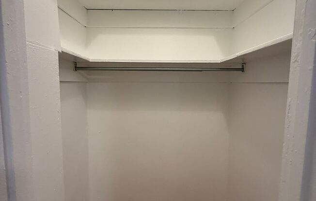 Studio, 1 bath, 323 sqft, $1,175, Unit Old King Edward 531