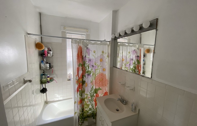 3 beds, 1 bath, $3,600, Unit 3