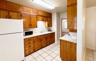 3 beds, 2 baths, $1,400