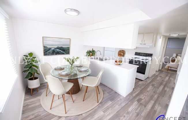 2 beds, 1 bath, 880 sqft, $1,249, Unit 17