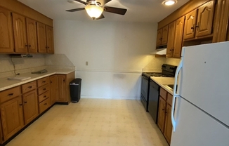 2 beds, 1 bath, 742 sqft, $2,600, Unit 7