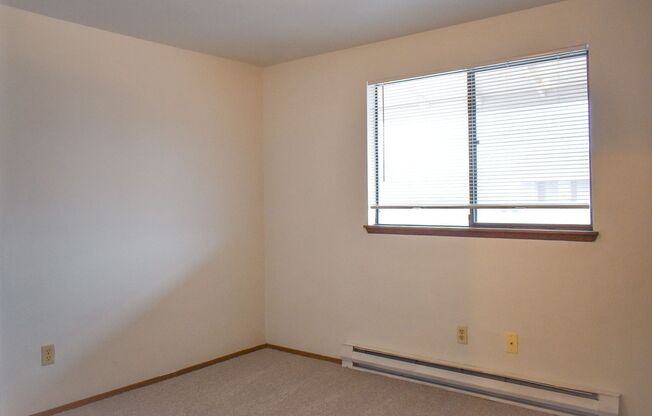 2 beds, 1 bath, 749 sqft, $1,175, Unit 231-10