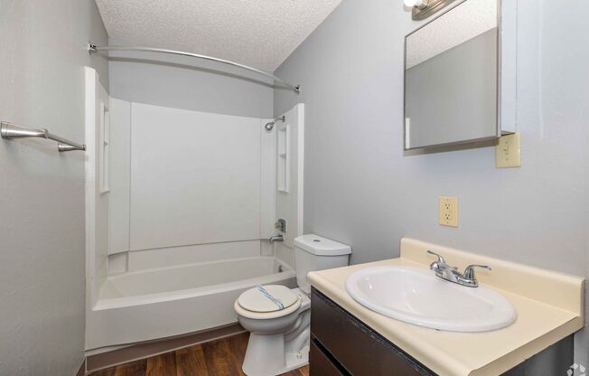 2 beds, 2 baths, 800 sqft, $955