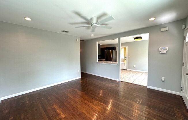 Single Story, Tesla Battery Powered Soler System, 3 Bedrooms 1 Bathroom Home for Rent in Central Austin!