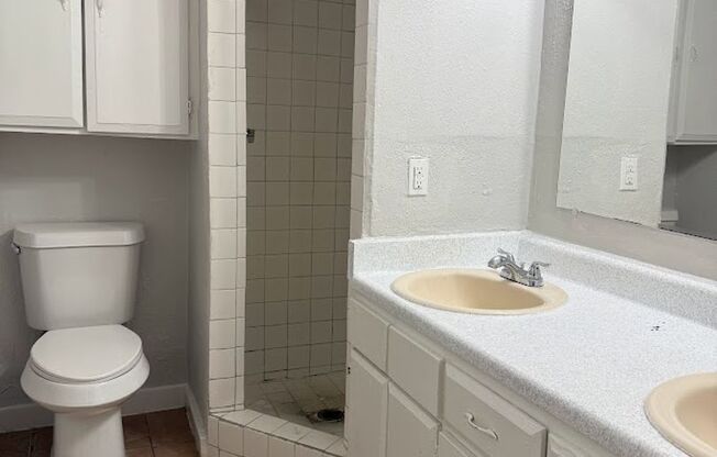 2 beds, 1 bath, 750 sqft, $1,100, Unit K705 - 307 - 106