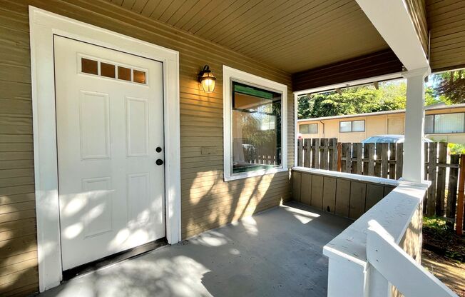 Charming 1920s Bungalow in Montavilla, Washer and Dryer Included!