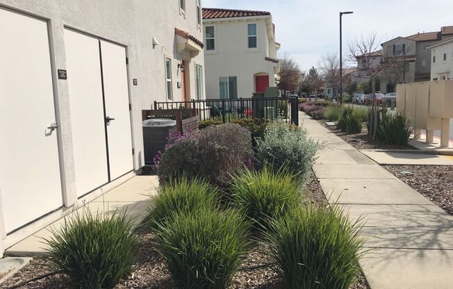 3 beds, 2.5 baths, $2,995, Unit # 65101