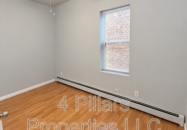 803 E CHICAGO AVE