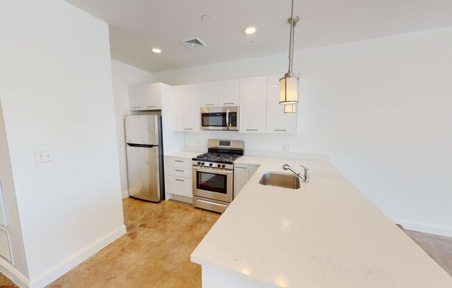 2 beds, 2 baths, 931 sqft, $3,200, Unit 70-306