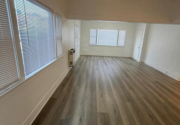 433 W 4 ST