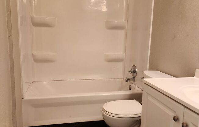 Studio, 1 bath, 355 sqft, $650, Unit 34