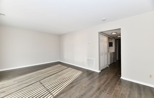 3 beds, 1.5 baths, 1,280 sqft, $2,199, Unit T-203